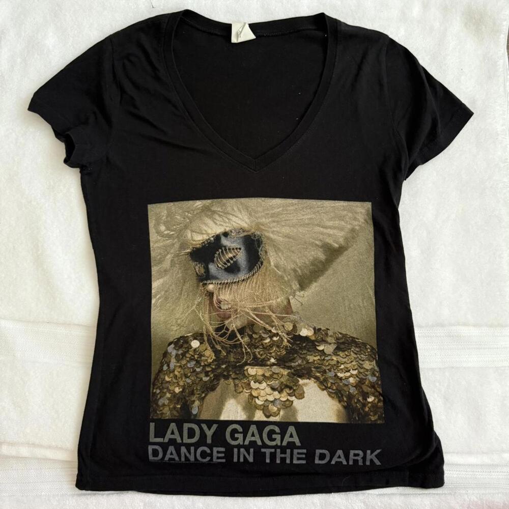 vintage lady gaga dancing in the dark graphic tee with vneck - Picture 4 of 5